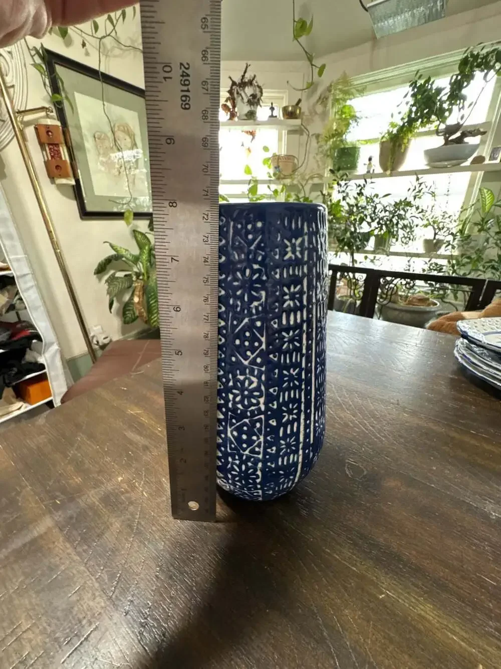 Unbranded cylindrical ceramic